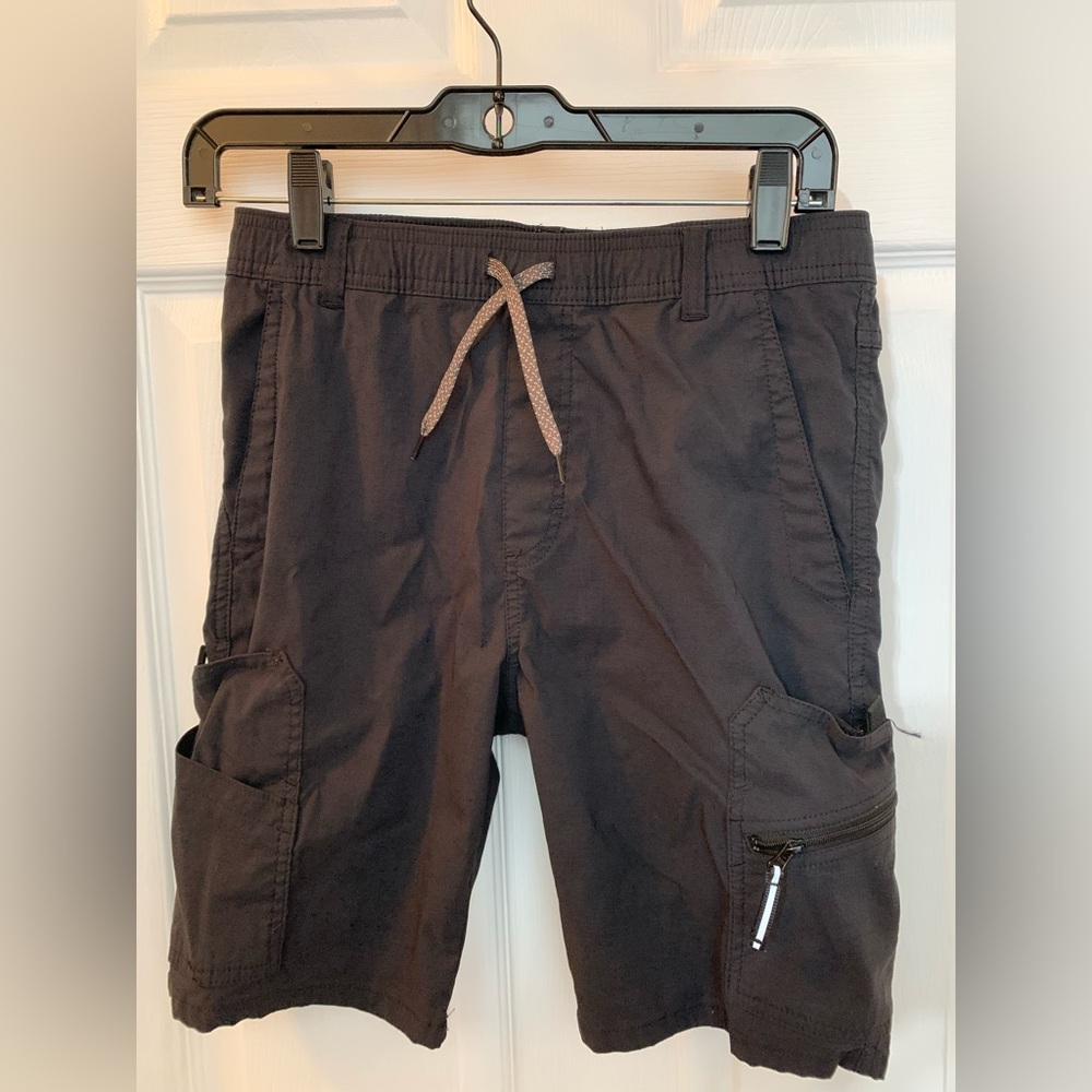 Wrangler size 14/16 8” rise pull on shorts EUC - thread fray as shown in pics